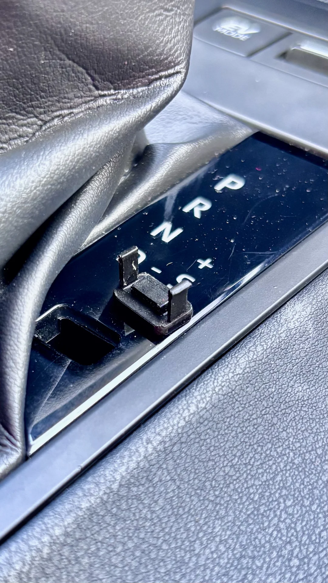 Заглушка АКПП Toyota Venza/ Harrier 80 Shift Lock - миниатюра 3