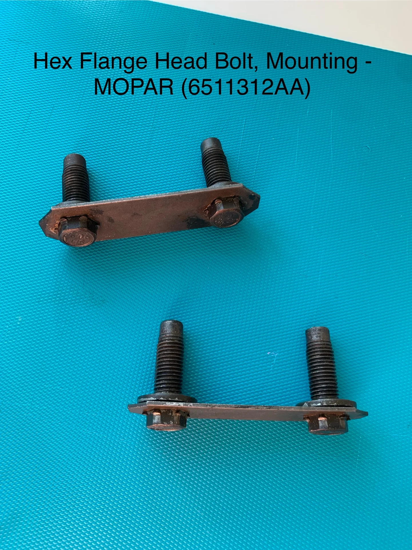 Болты переднего бампера на плашках Jeep Wrangler JL - 06511312AA