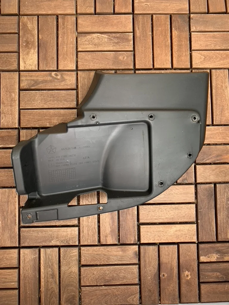 Накладка переднего бампера левая 68293879AB  - для Jeep Wrangler 4 JL