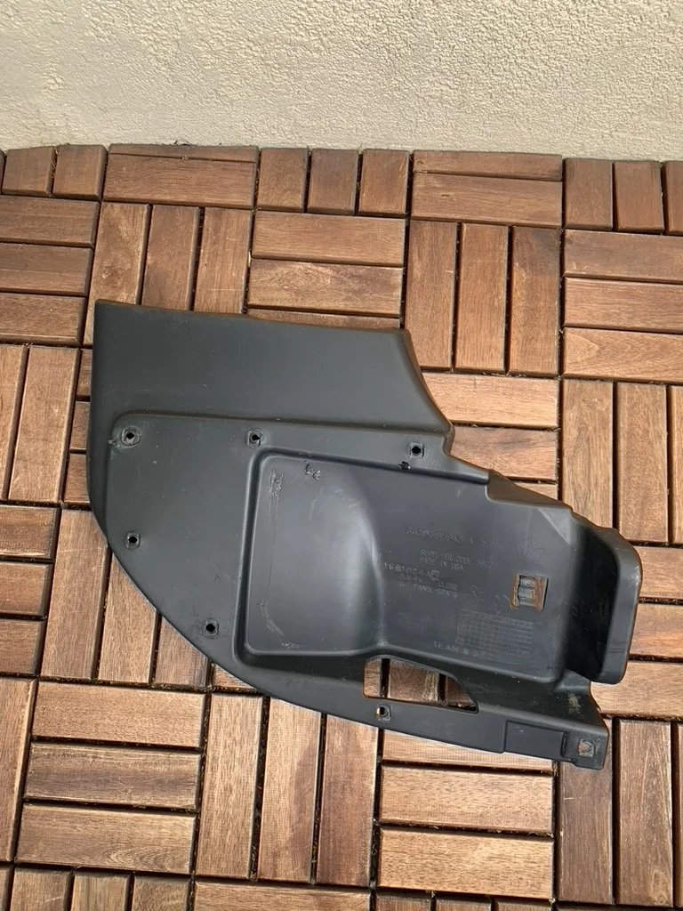 Накладка переднего бампера правая 68293878AB  - для Jeep Wrangler 4 JL