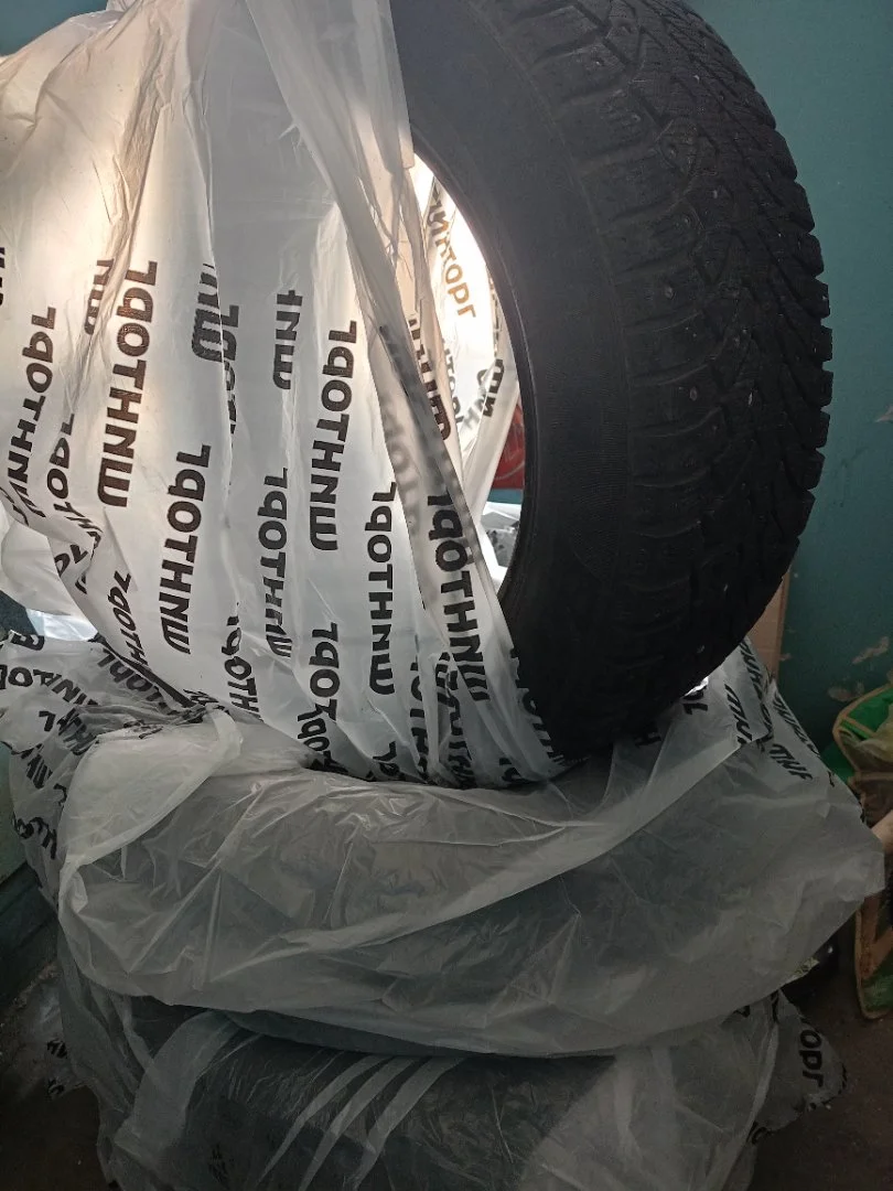 Шины б/у 215/60 R17 - миниатюра 2