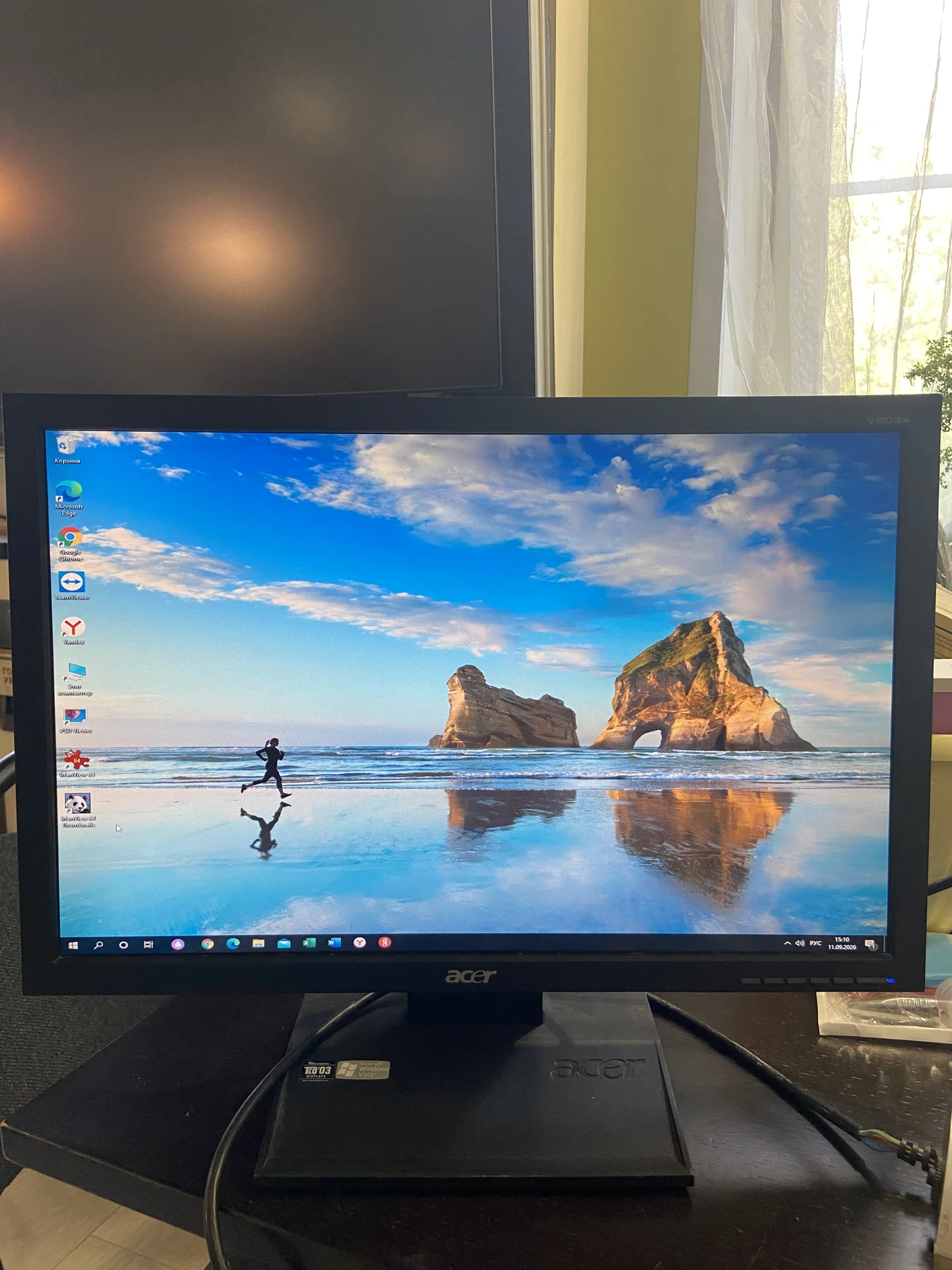 Монитор 20" Acer V203W (1680x1050) - изображение 1