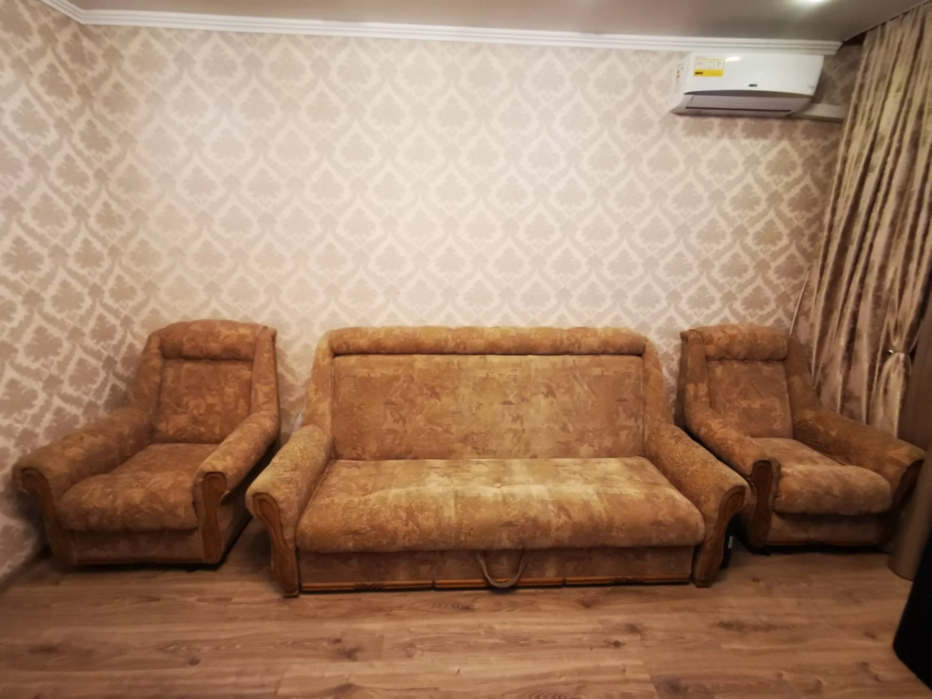 Продается складной диван и 2 кресла на колесах - миниатюра 3