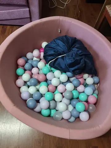 Сухой бассейн с шариками