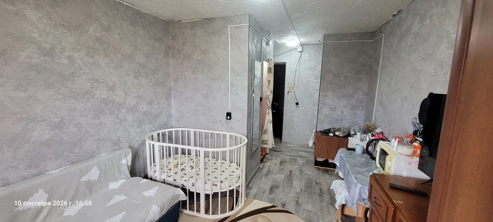 СВEТЛАЯ, ПРОСТОРНАЯ КOМНАТА С БАЛКОНОМ - миниатюра 13