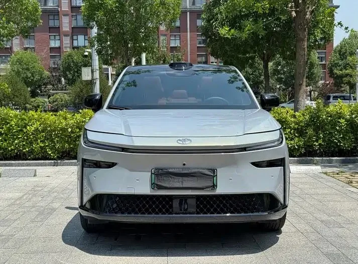 Toyota Bz3X - миниатюра 2
