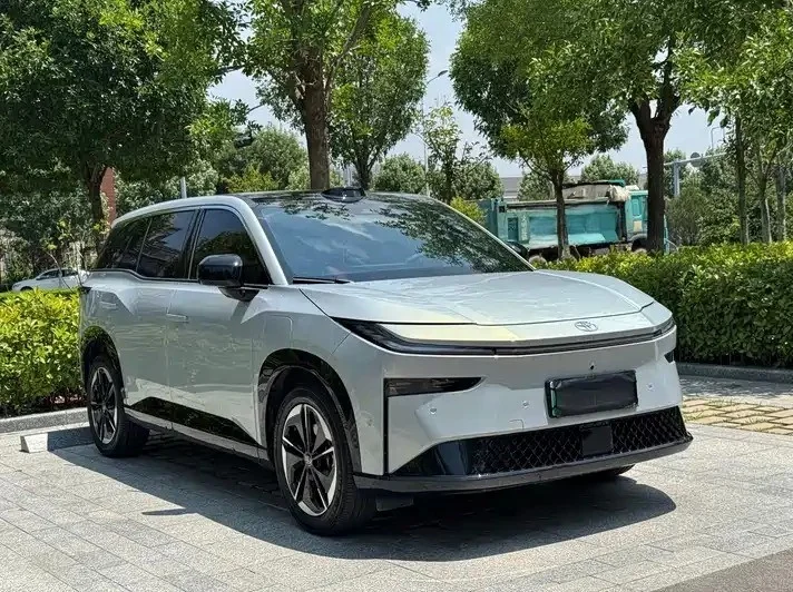 Toyota Bz3X - миниатюра 3
