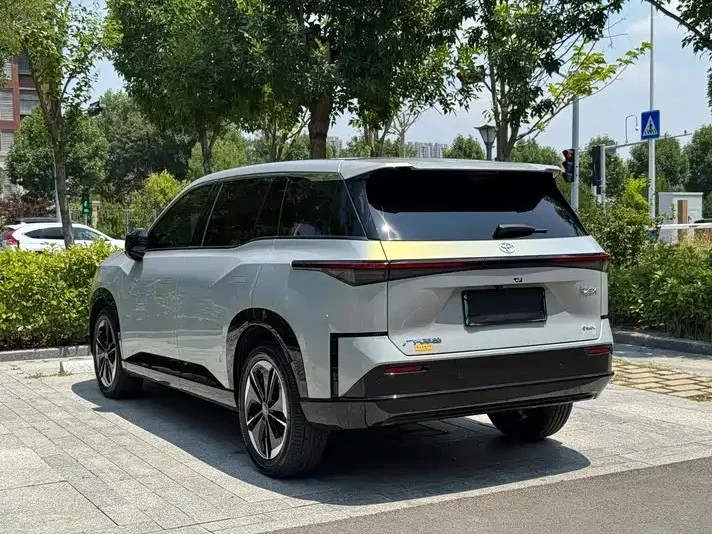 Toyota Bz3X - миниатюра 6