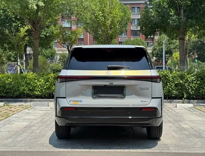 Toyota Bz3X - миниатюра 7
