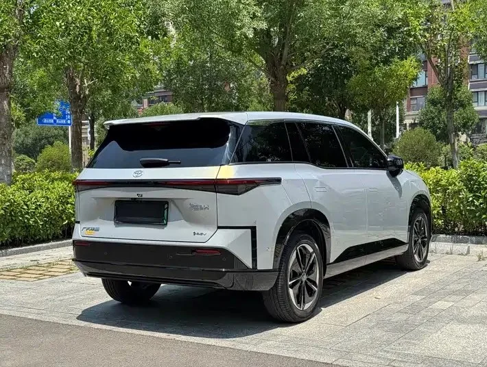 Toyota Bz3X - миниатюра 8
