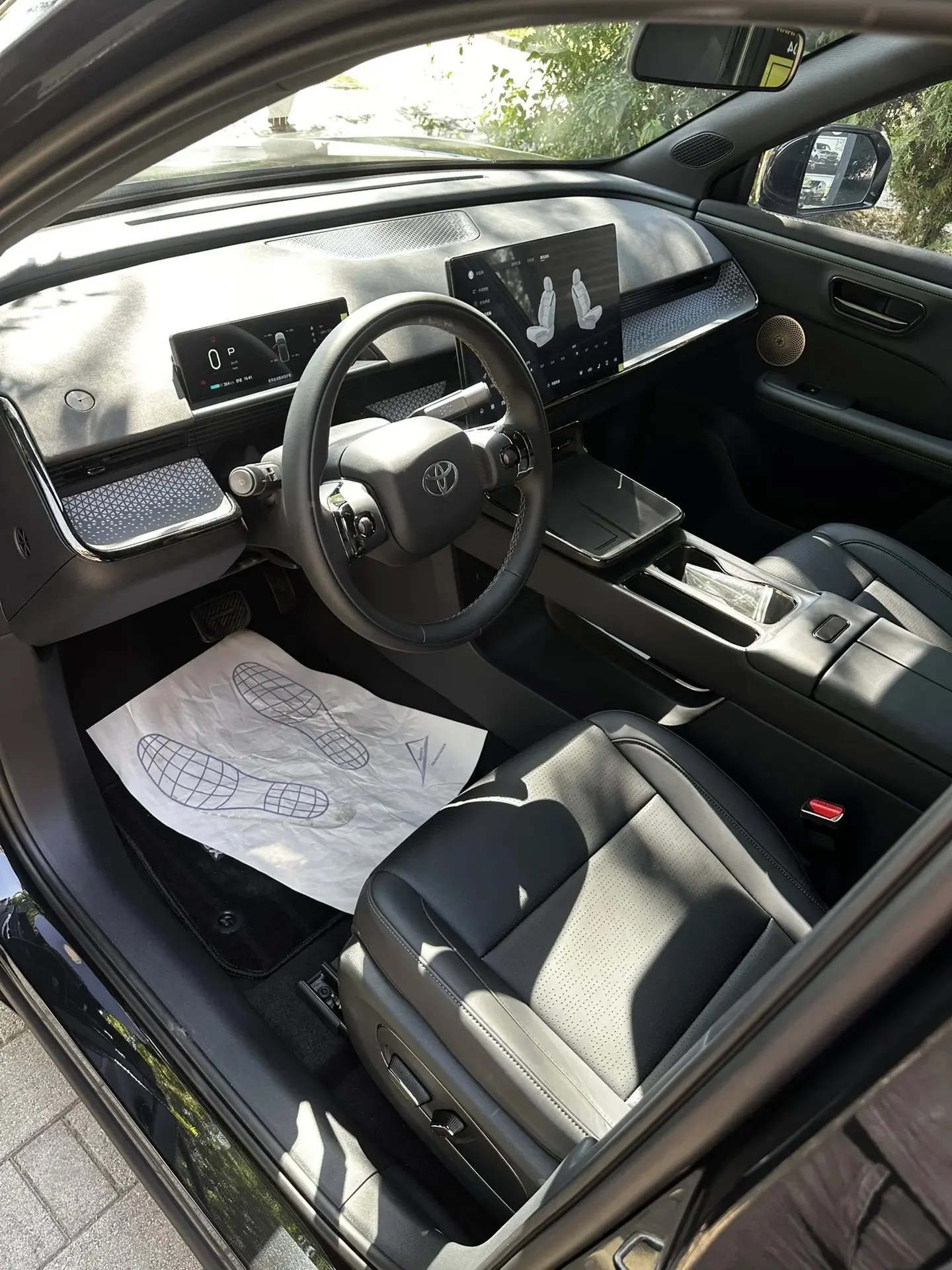 Toyota Bz3X - миниатюра 10