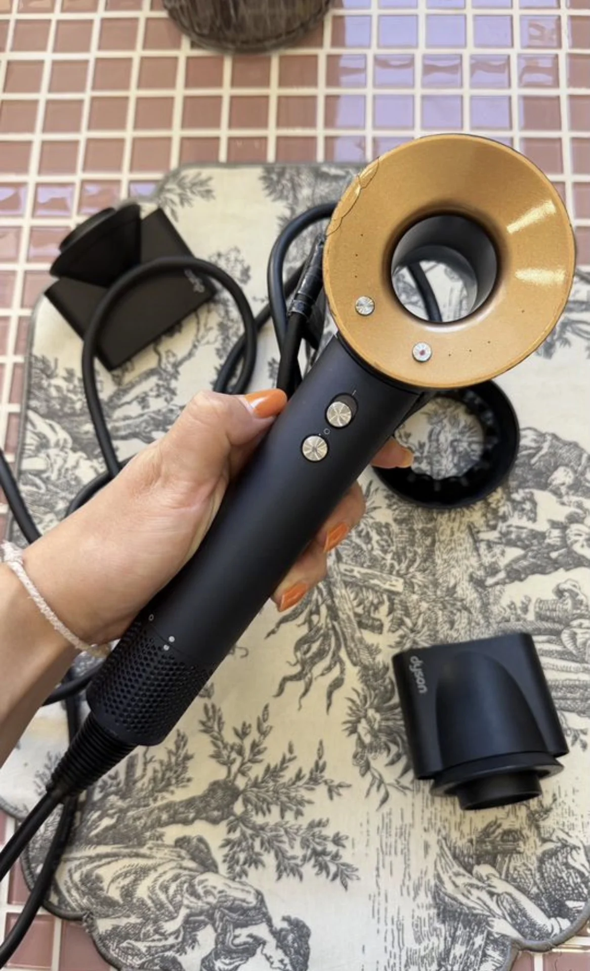 Фен Dyson Supersonic HD08 + кейс и насадки - изображение 1