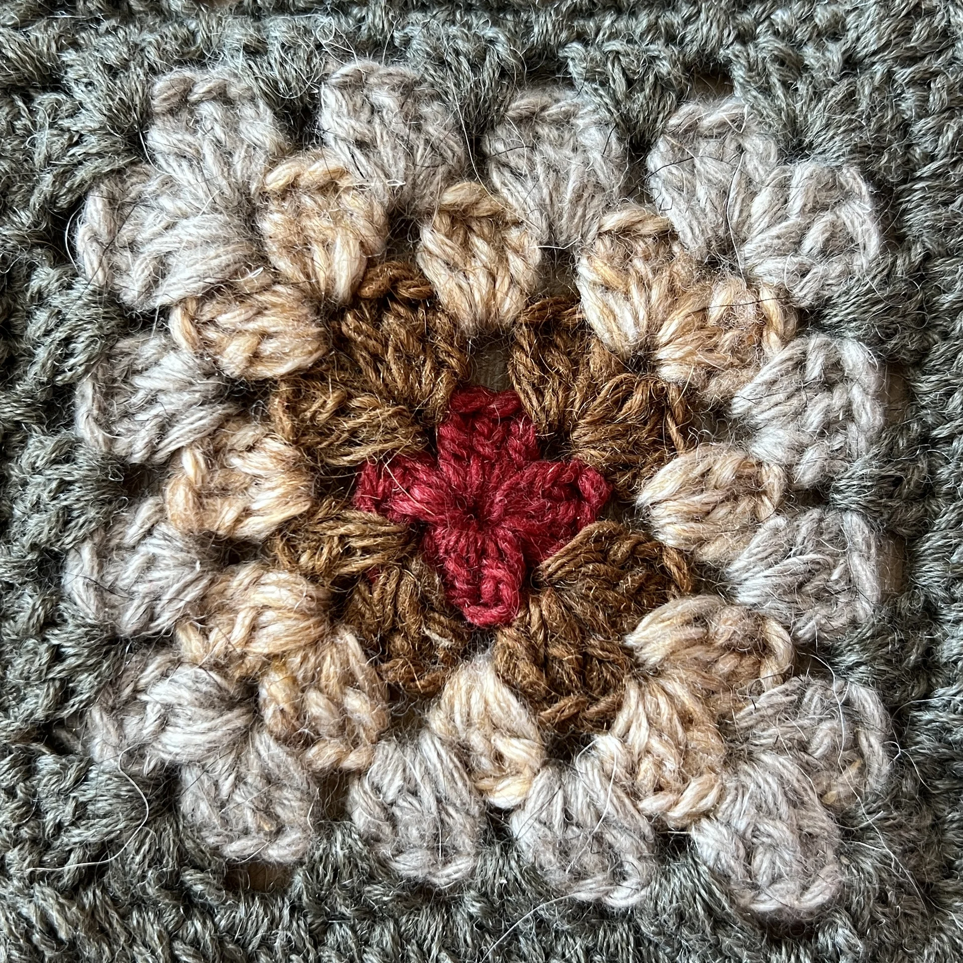 вязаная косынка крючком, granny square - миниатюра 2