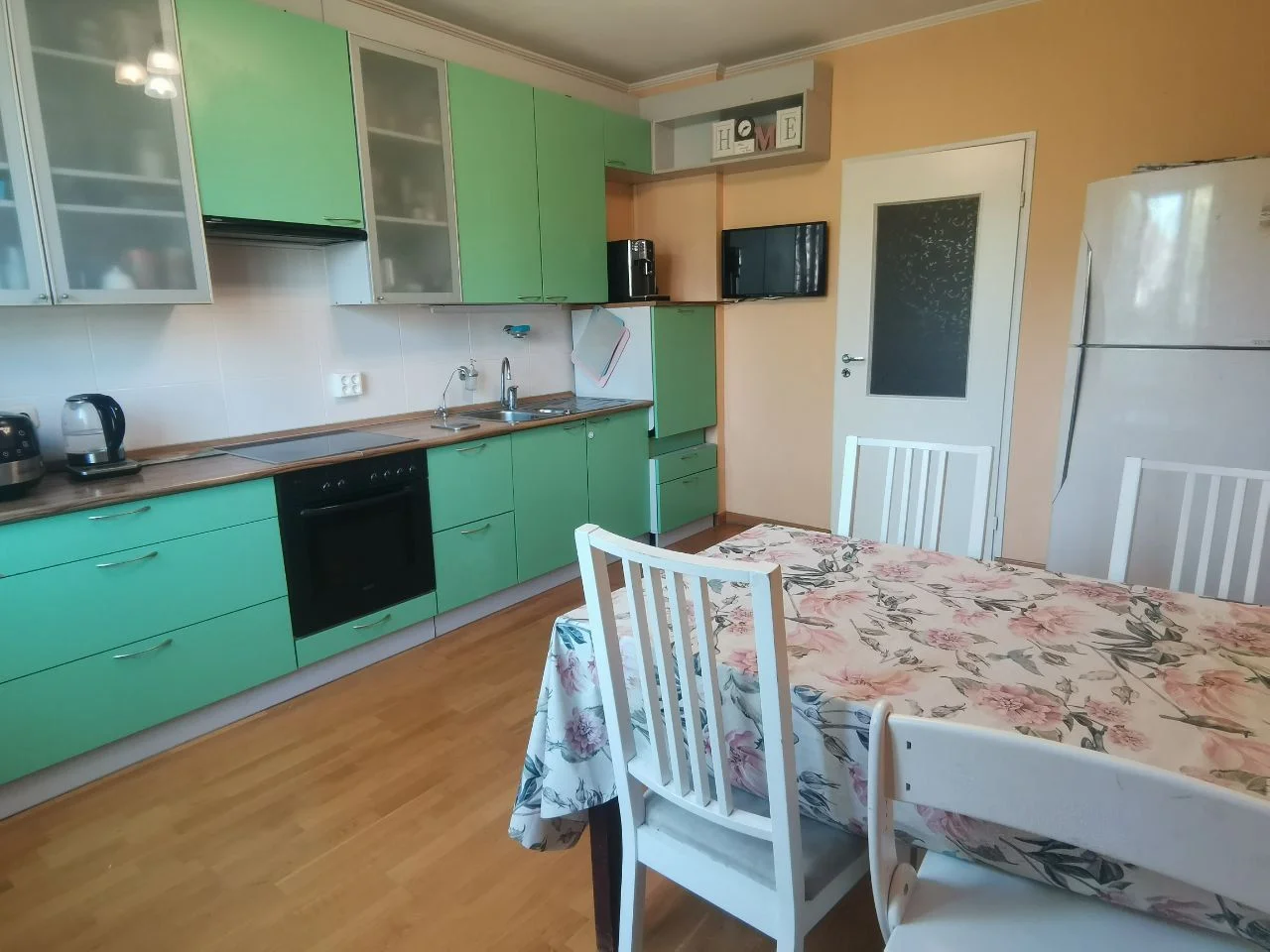 Сдам комнату 17м2 в 2к.кв.без хозяев,для 1 чел,за 17000руб,метро Рыбацкое-10 мин/пешком,хор.сост.