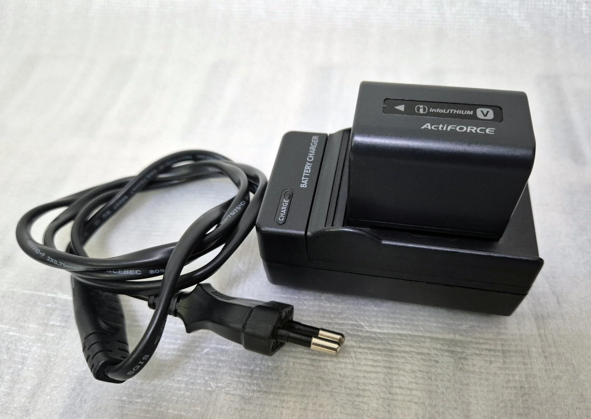 Sony HXR-NX70P + штатив Sony + сумка Almi Pro - миниатюра 10