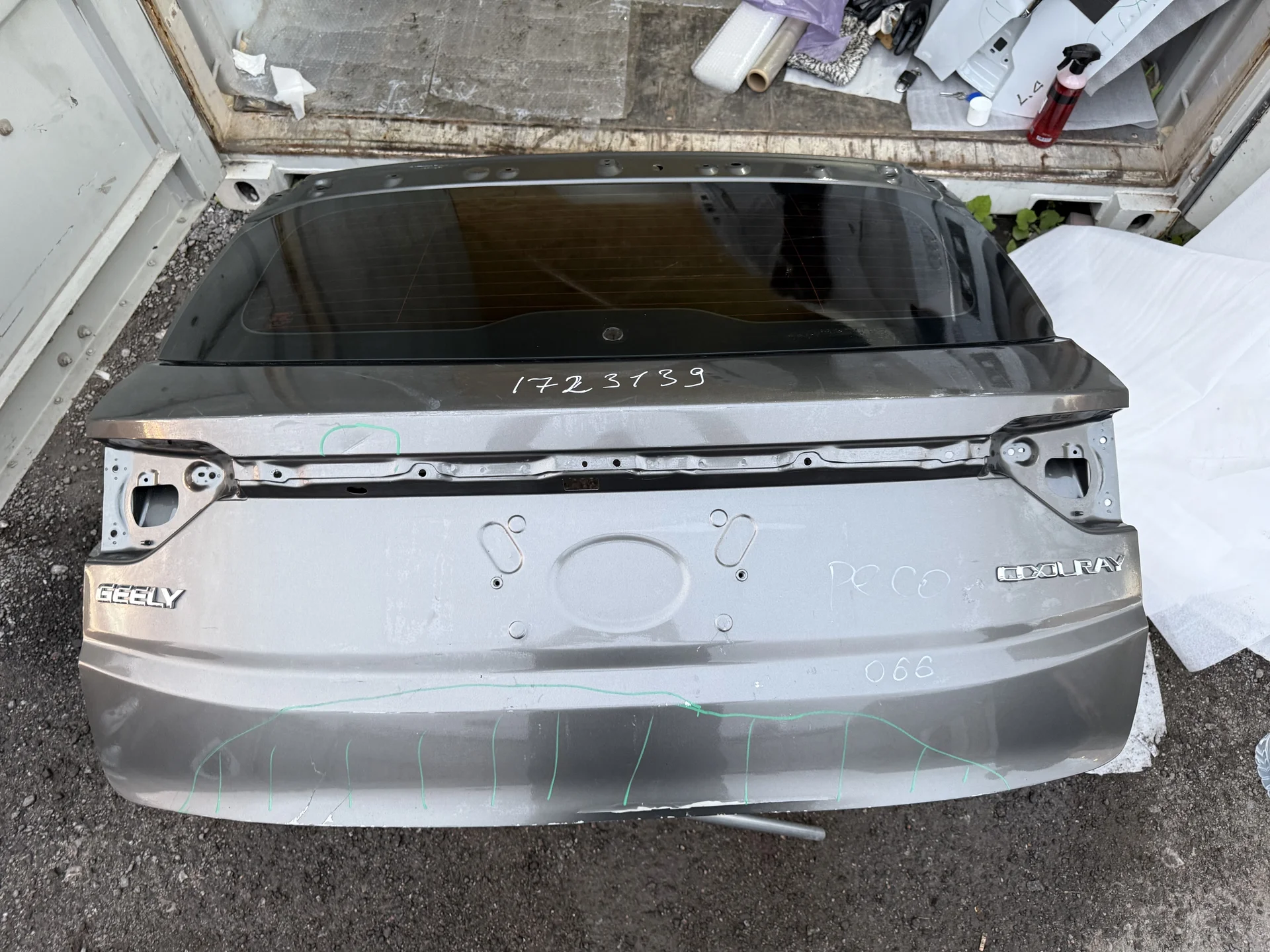 Дверь багажника Geely Coolray со стеклом - изображение 1