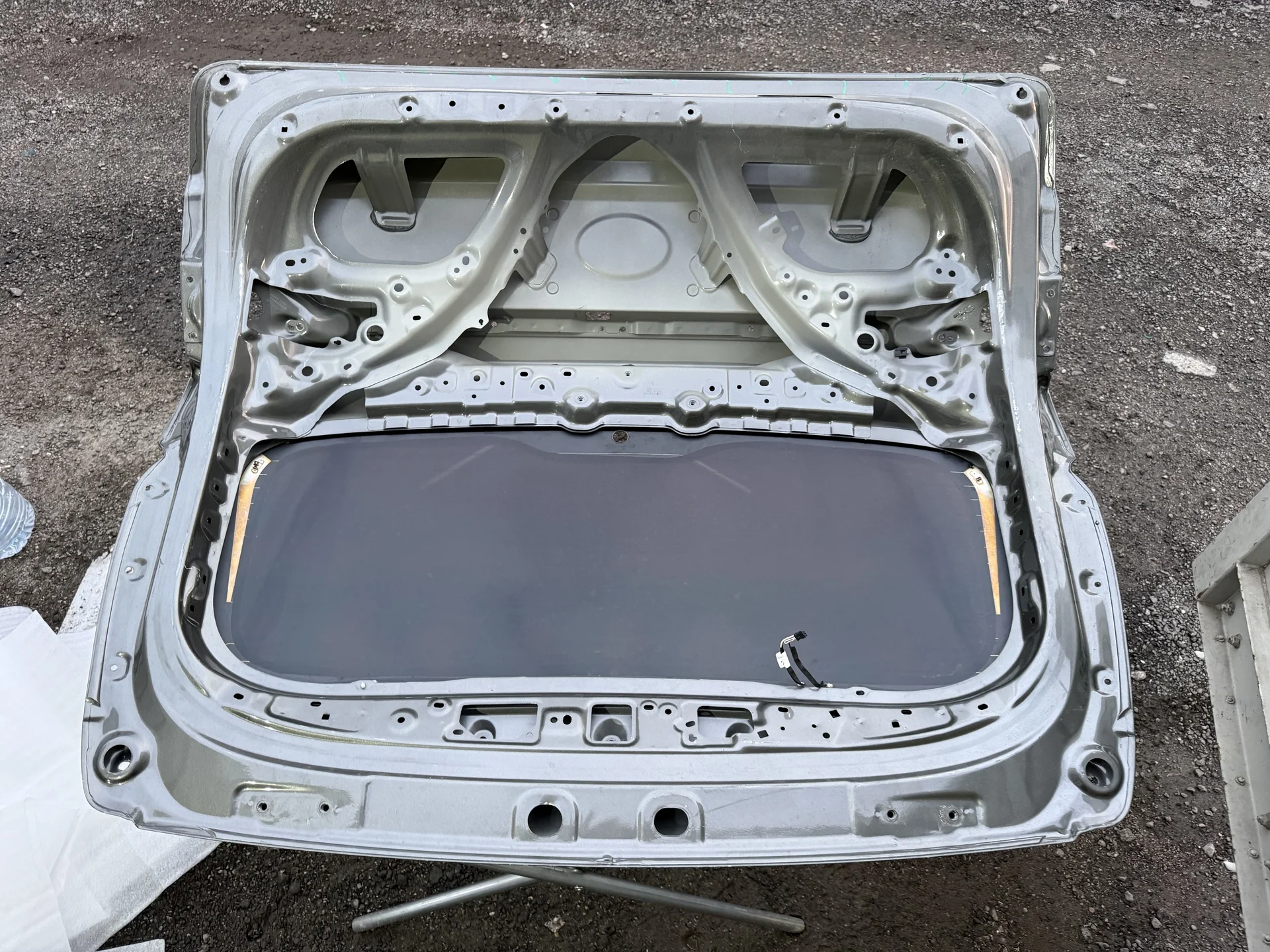 Дверь багажника Geely Coolray со стеклом - миниатюра 8