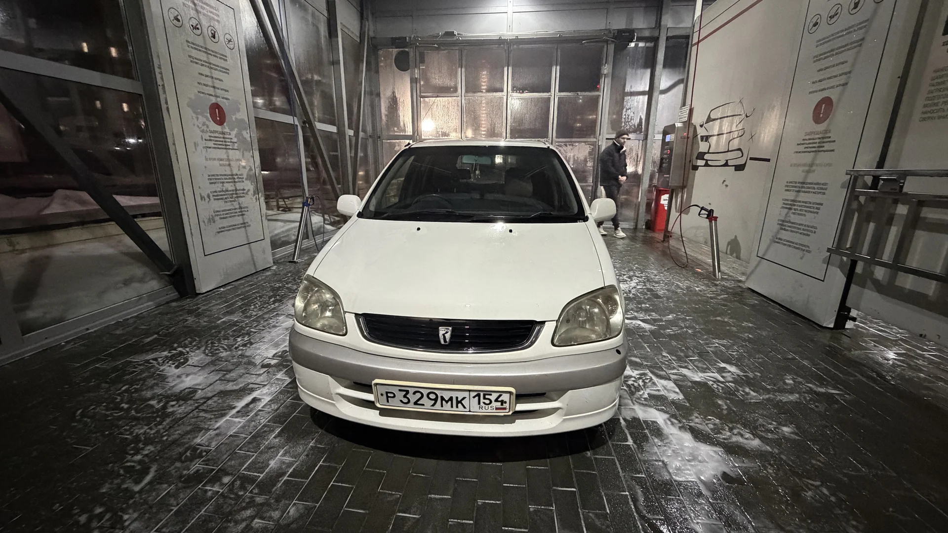Toyota Raum 1999 - миниатюра 2