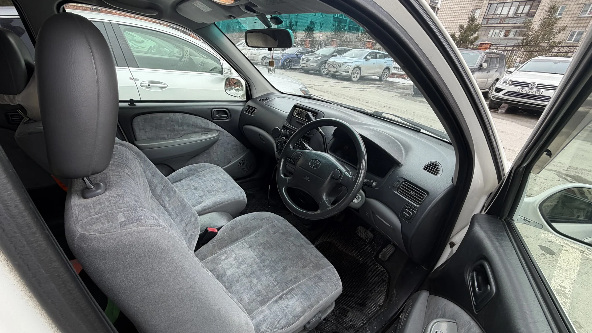 Toyota Raum 1999 - миниатюра 8