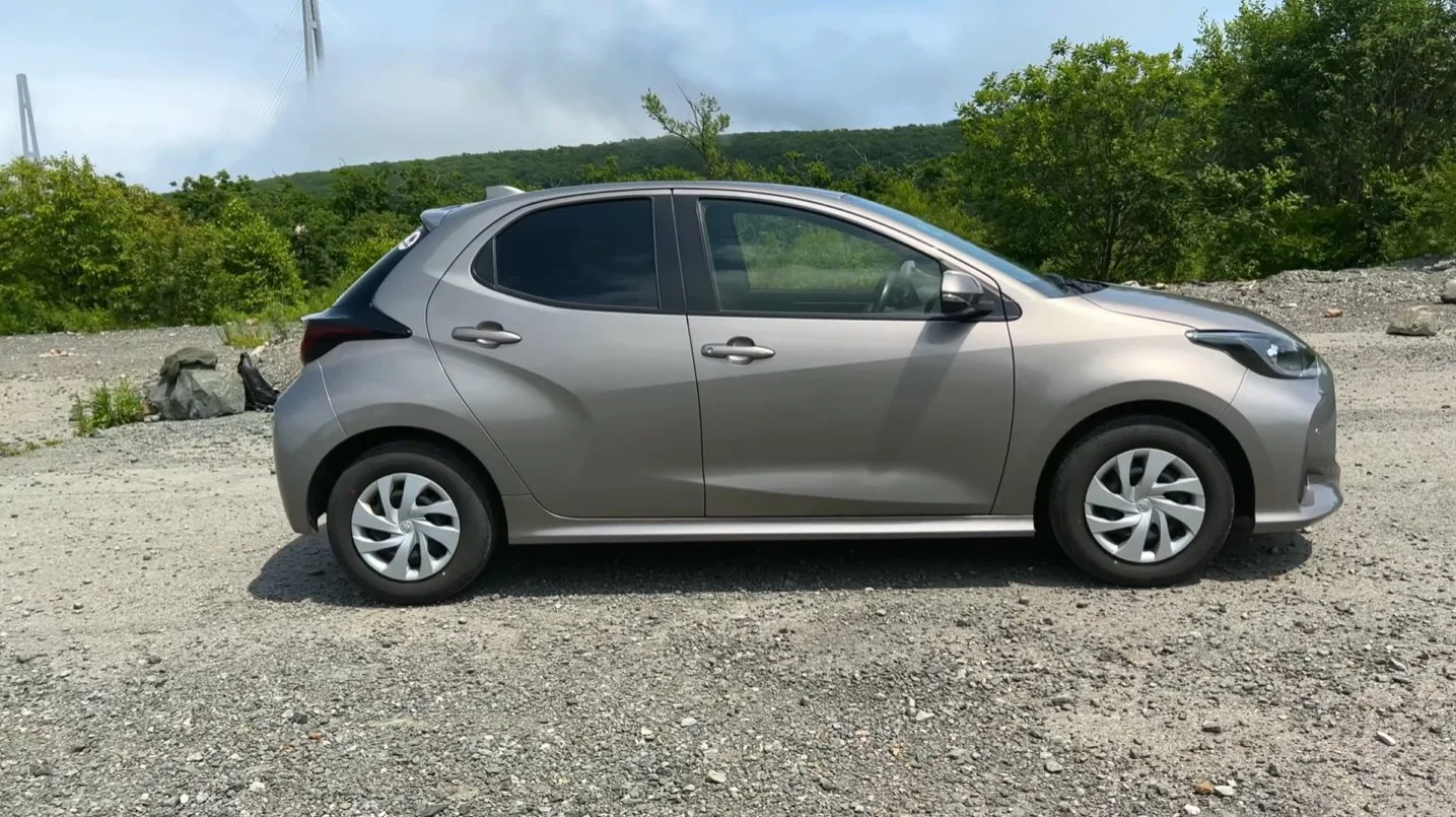 Toyota Yaris — компактный, экономичный, надёжный 🚗 - миниатюра 3