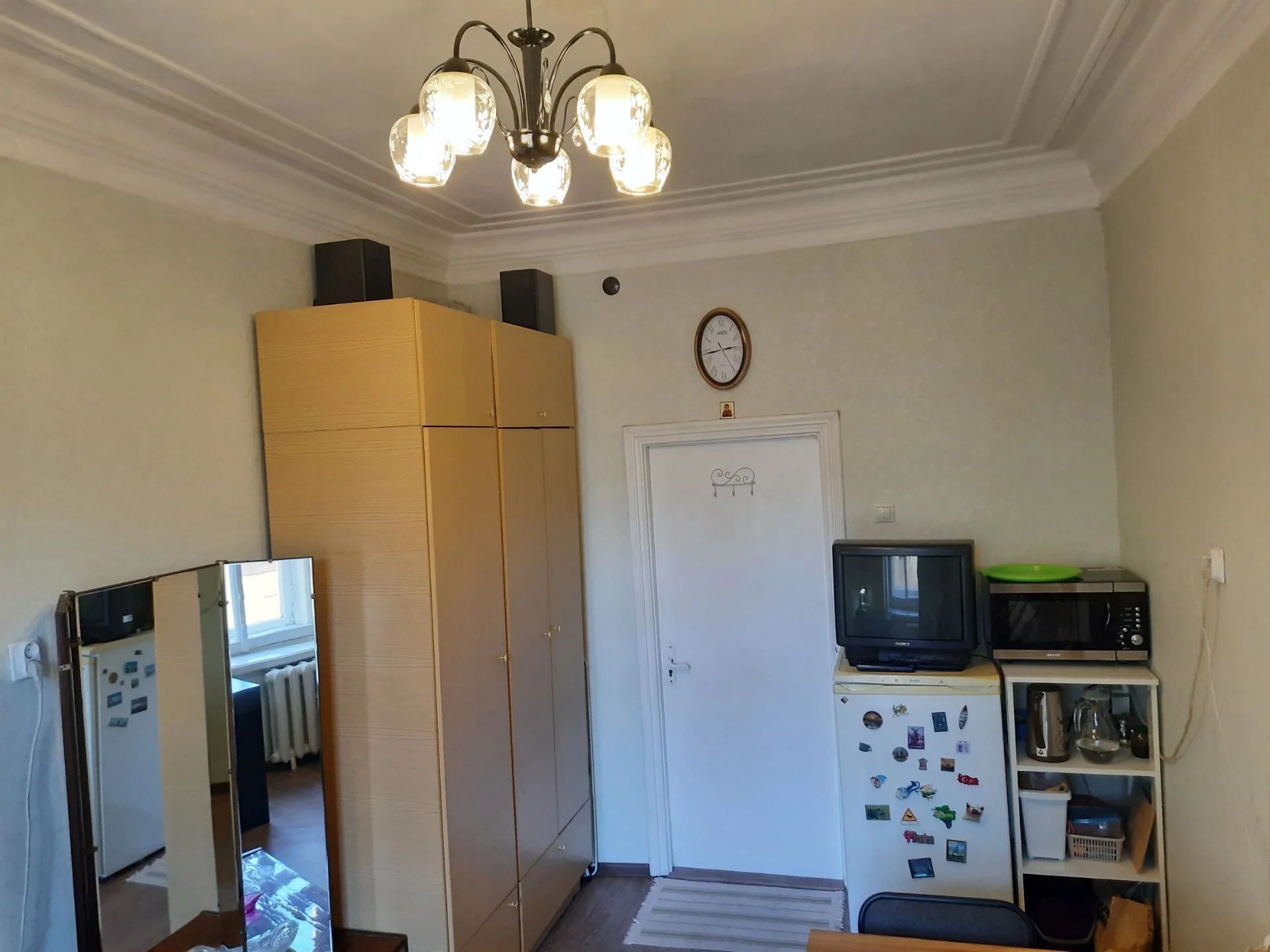 Уютная комната в трехкомнатной квартире в центре Санкт-Петербурга - миниатюра 5
