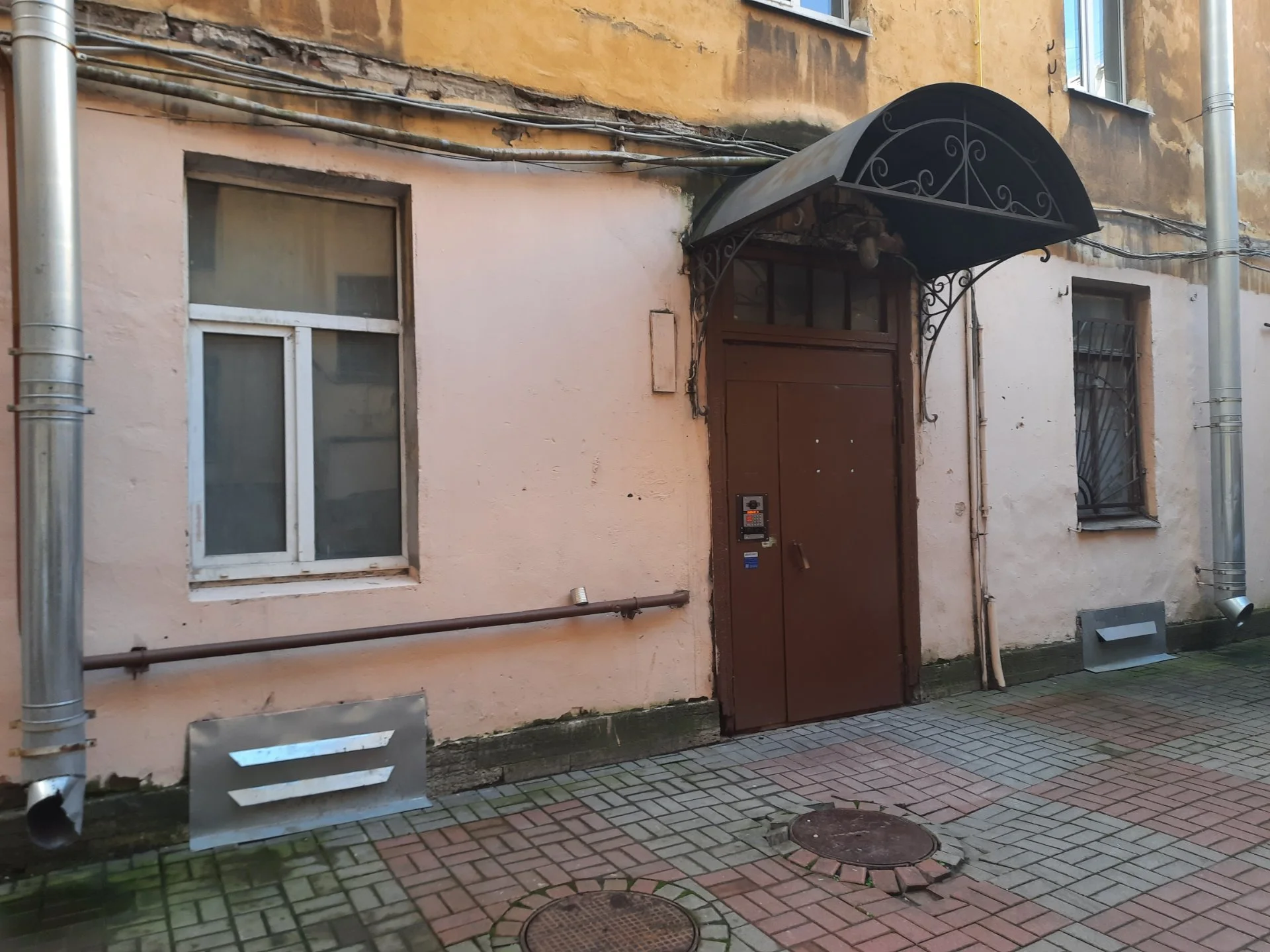 Уютная комната в трехкомнатной квартире в центре Санкт-Петербурга - миниатюра 18