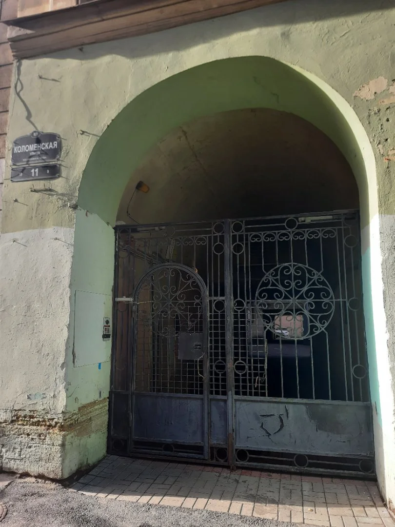Уютная комната в трехкомнатной квартире в центре Санкт-Петербурга - миниатюра 21