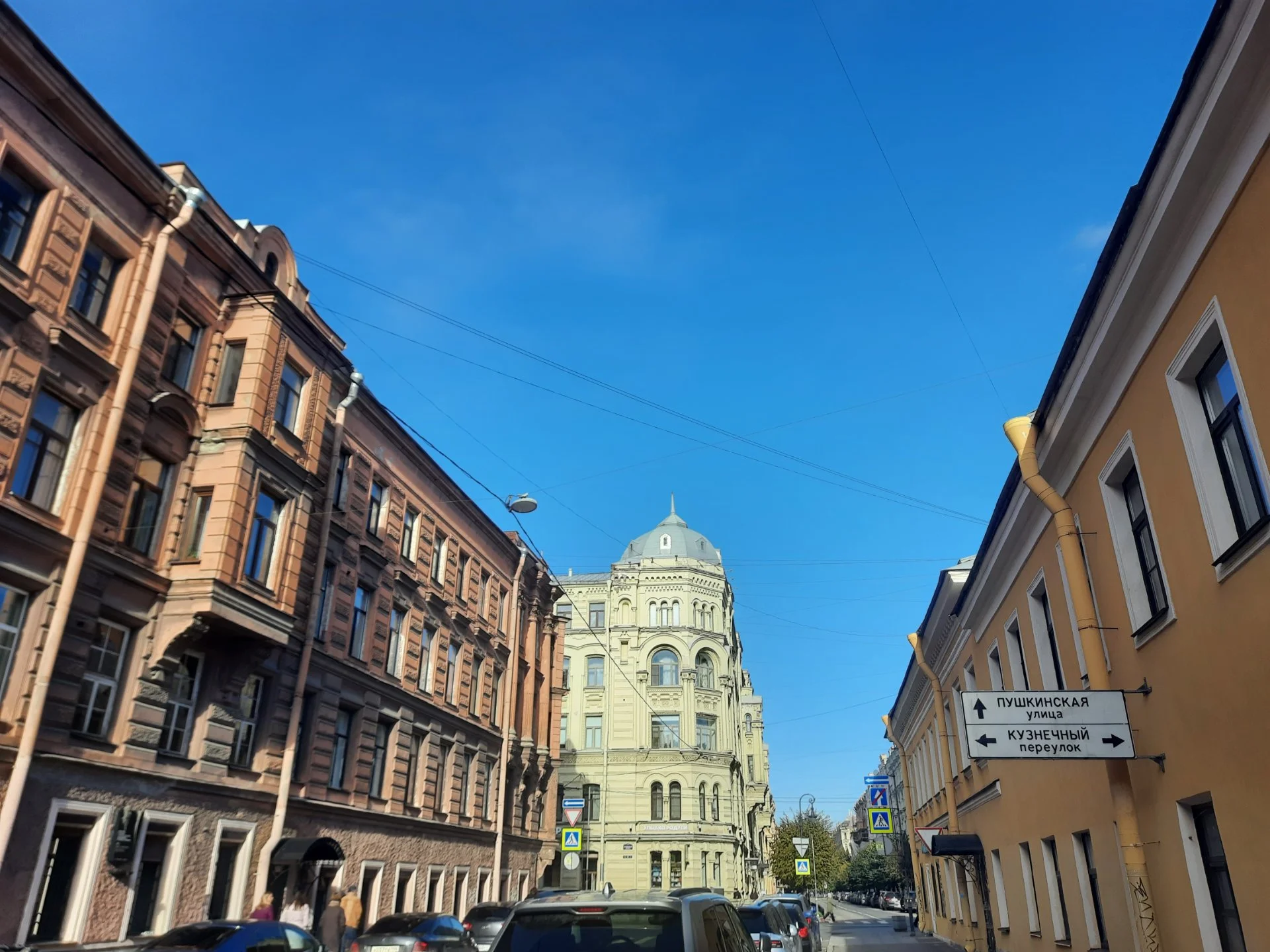 Уютная комната в трехкомнатной квартире в центре Санкт-Петербурга - миниатюра 24