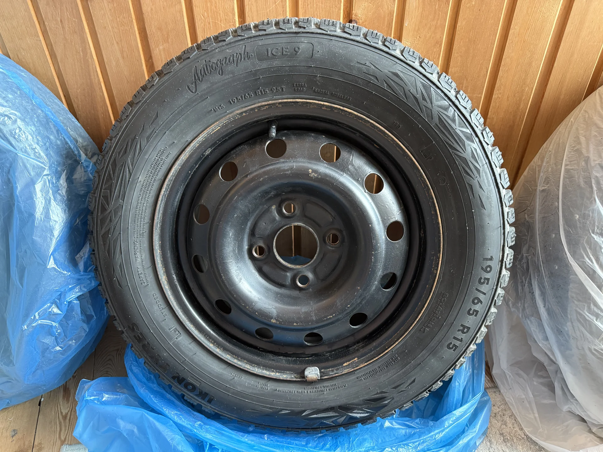 Зимние колеса Ikon Tyres Autograph Ice 9 195/65 - изображение 1