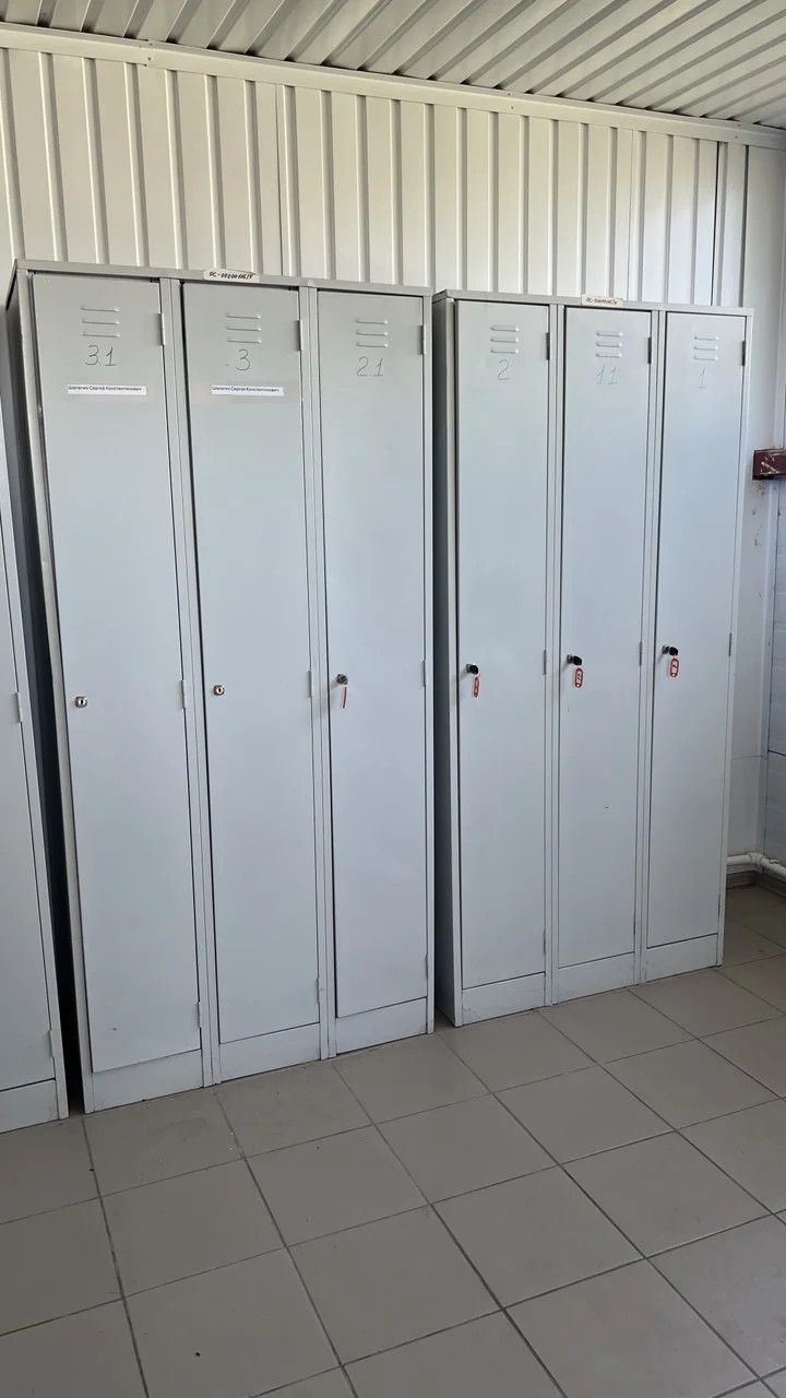 Металлический шкаф для раздевалки б/у - миниатюра 3