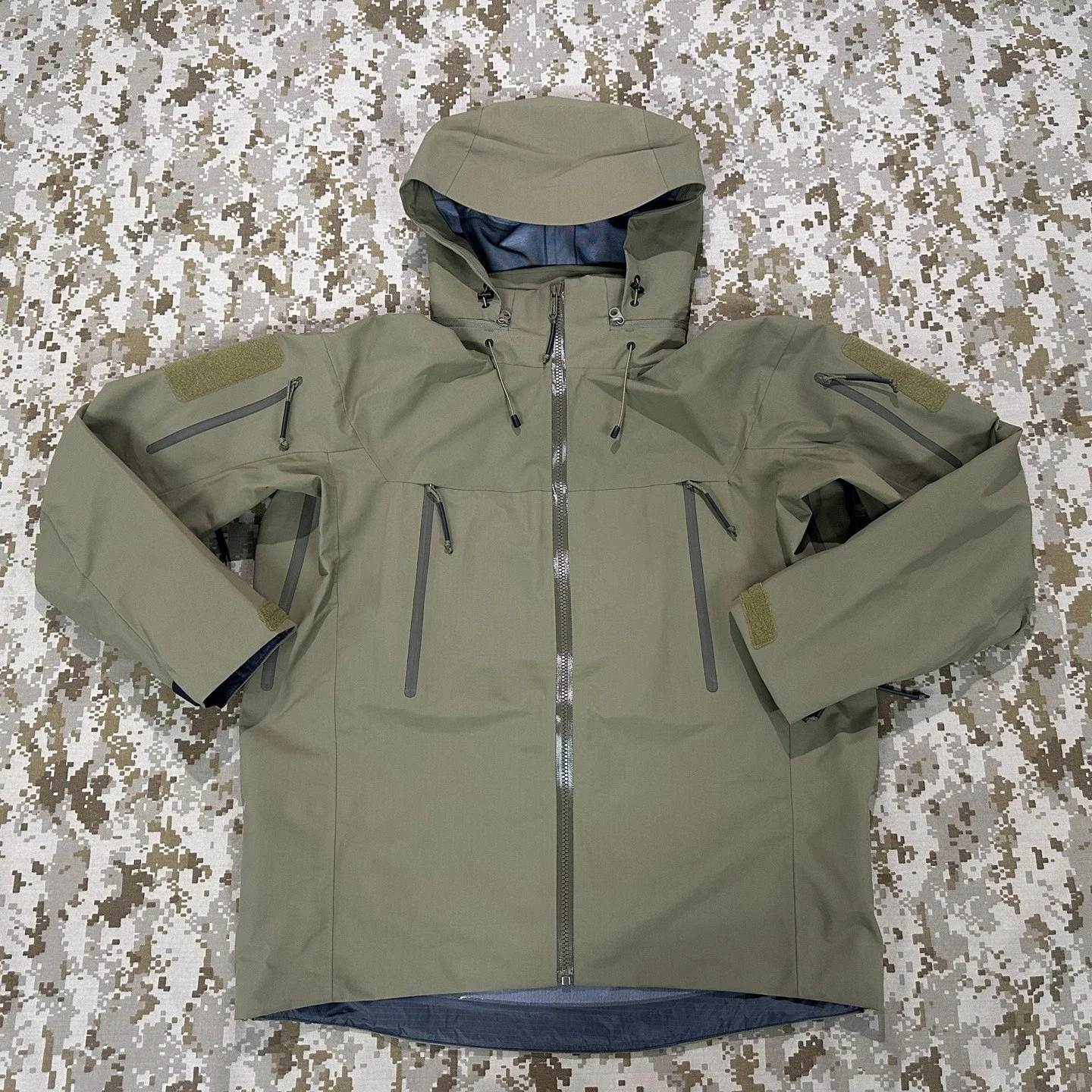 Arcteryx LEAF Alpha Gen2.2 Hardshell Jacket - миниатюра 5