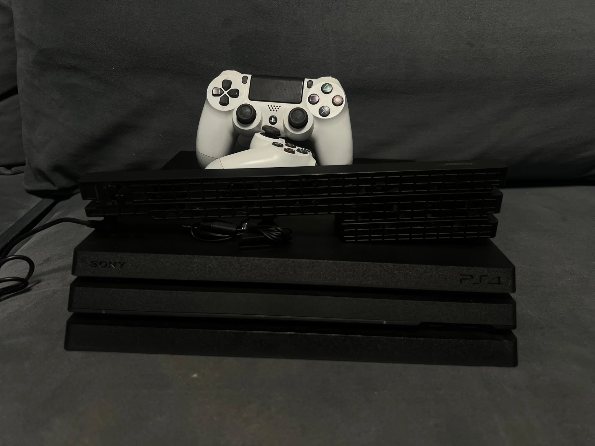 Sony Playstation 4 pro 2Tb - миниатюра 6