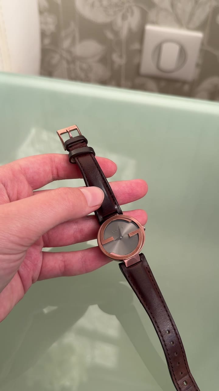 Часы Gucci 145.5 Swiss Made, оригинал, не ходят - видео 2