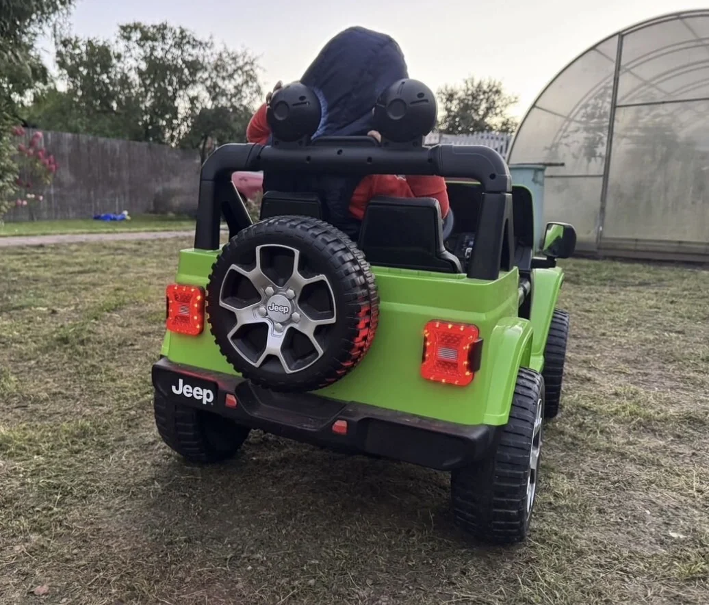 Детский лицензированный электромобиль jeep rubicon - миниатюра 3