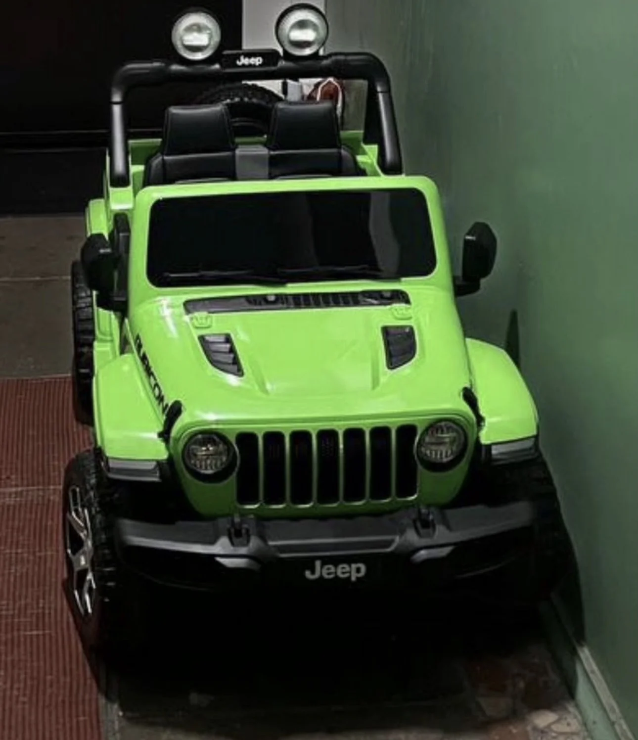 Детский лицензированный электромобиль jeep rubicon - миниатюра 5