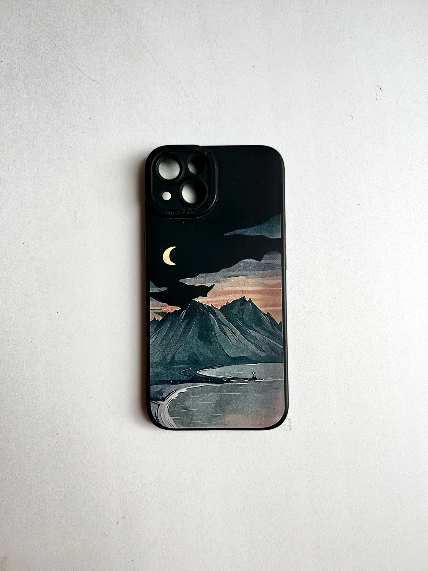 Чехол на IPhone 13 - изображение 1