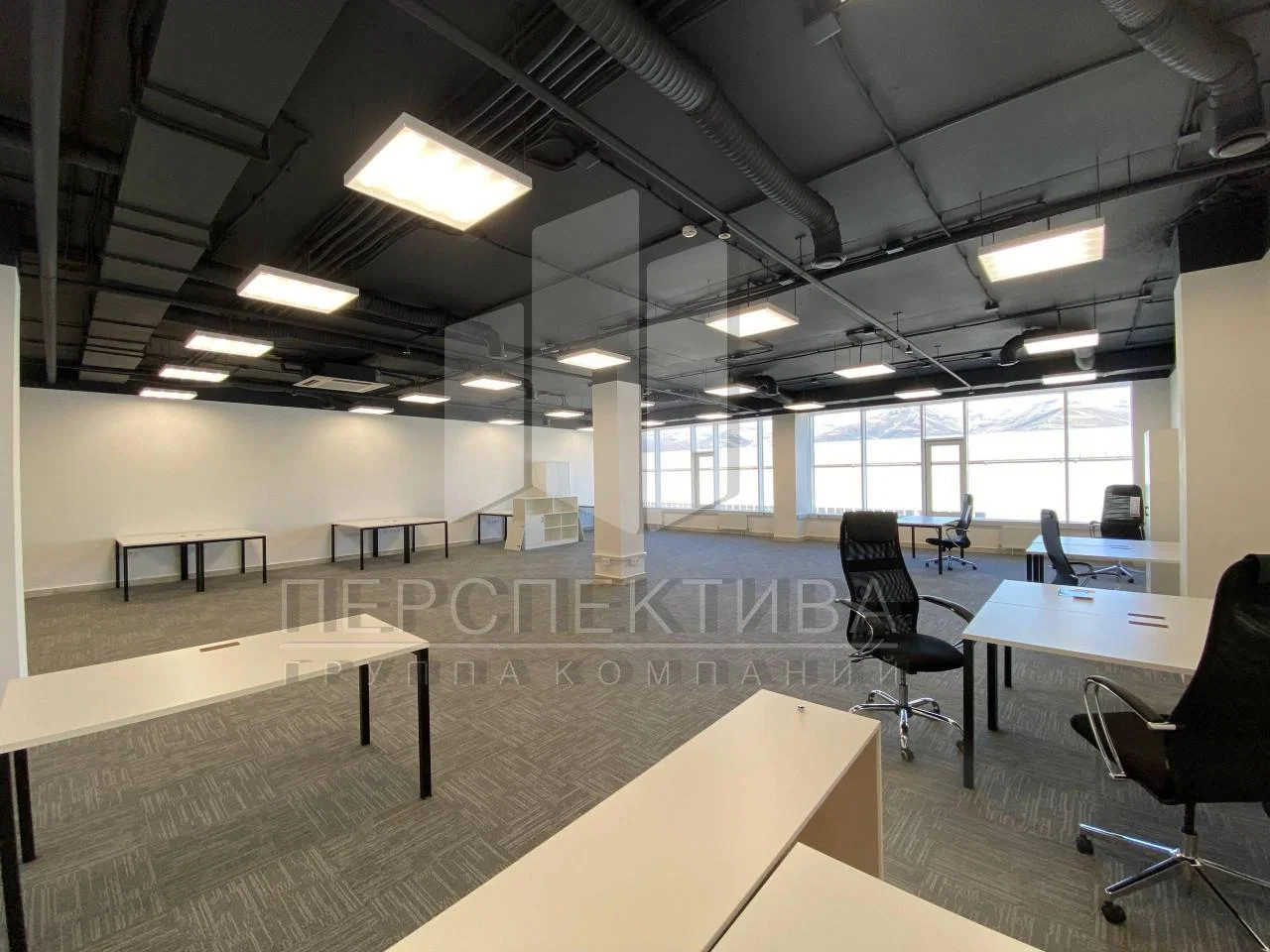 Офис в современном бизнес-центре - миниатюра 2