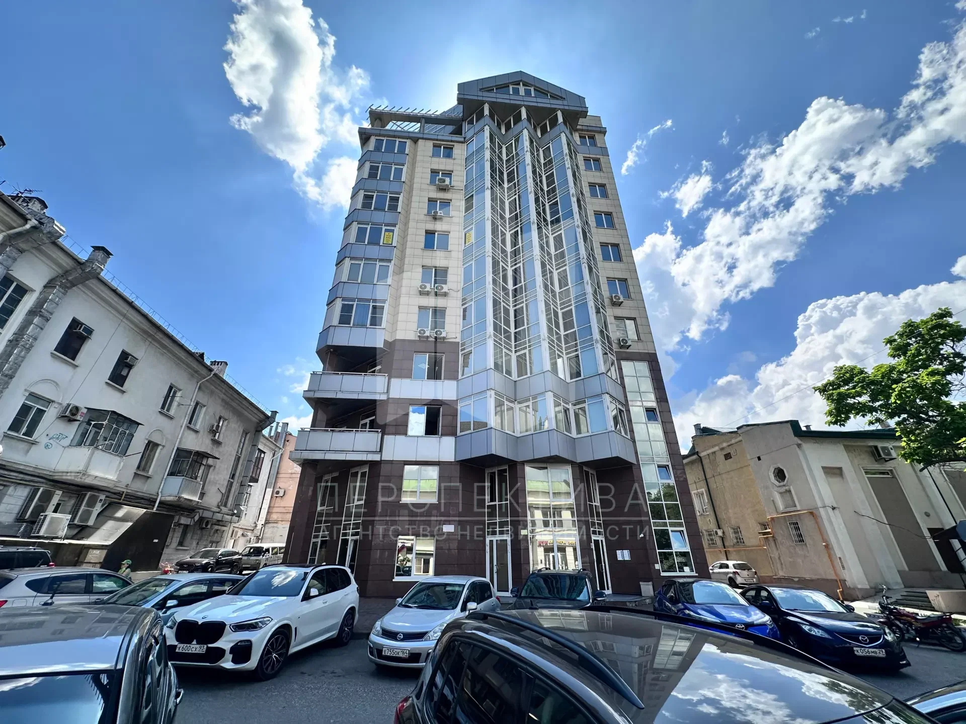 Продаётся 4-комнатная квартира 164,3м², Новороссийск, ул. Карла Маркса, 13.