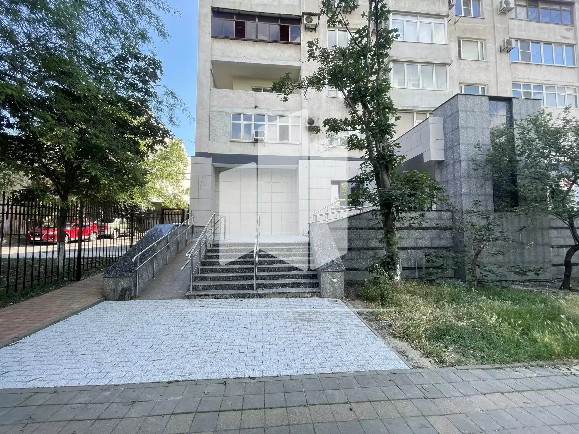 Продам 200 м2 - изображение 1