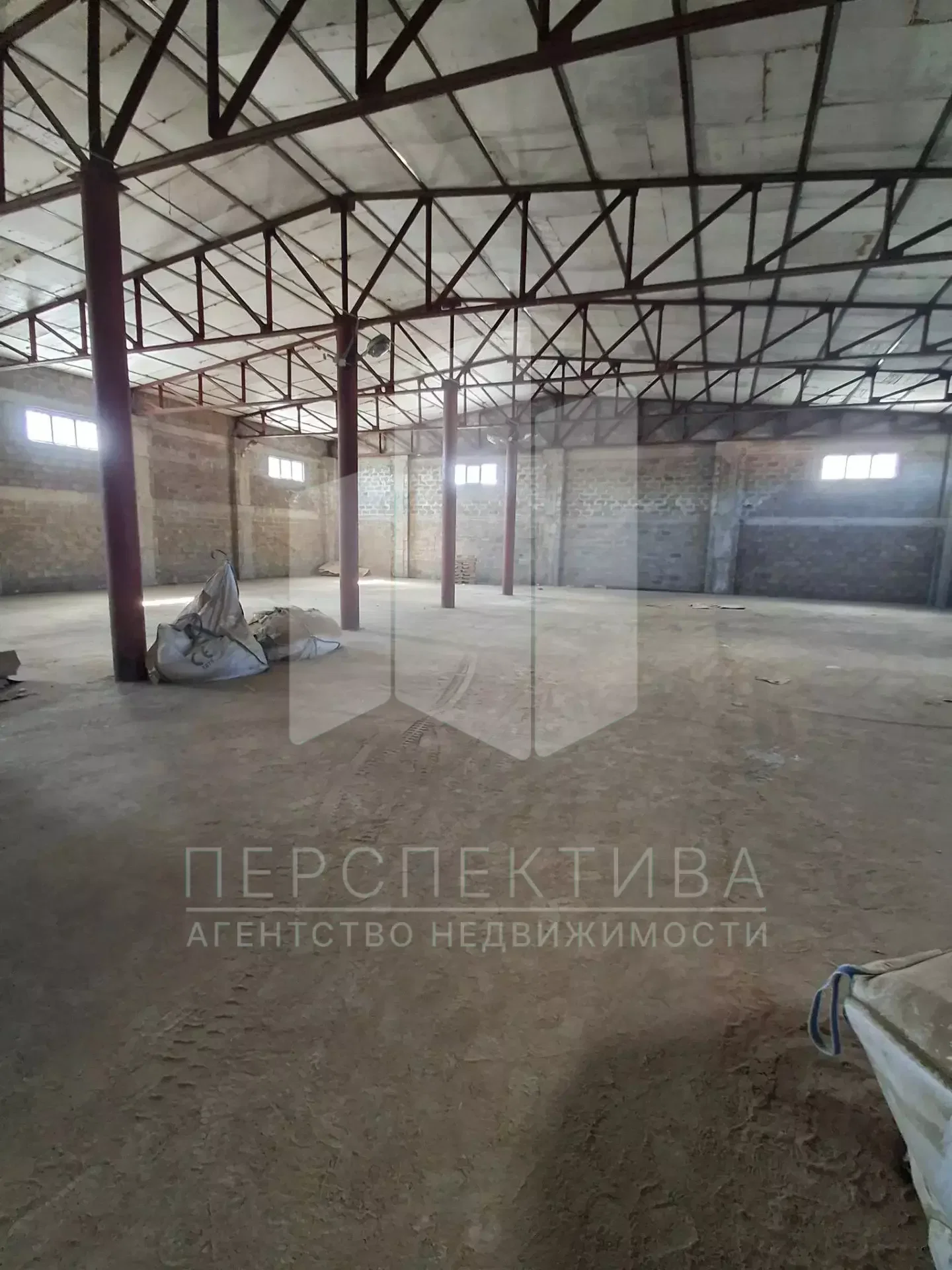 Аренда складского комплекса от 500м2 до 1200м2, офисов от 18м2 до 26м2 Цемдолина, Промышленная 15