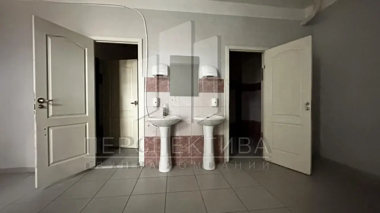 Торговая площадь 1 300 м2 - миниатюра 10