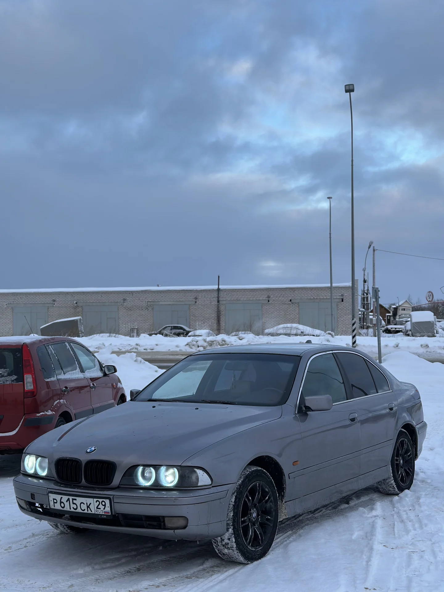 BMW E39 523i - изображение 1