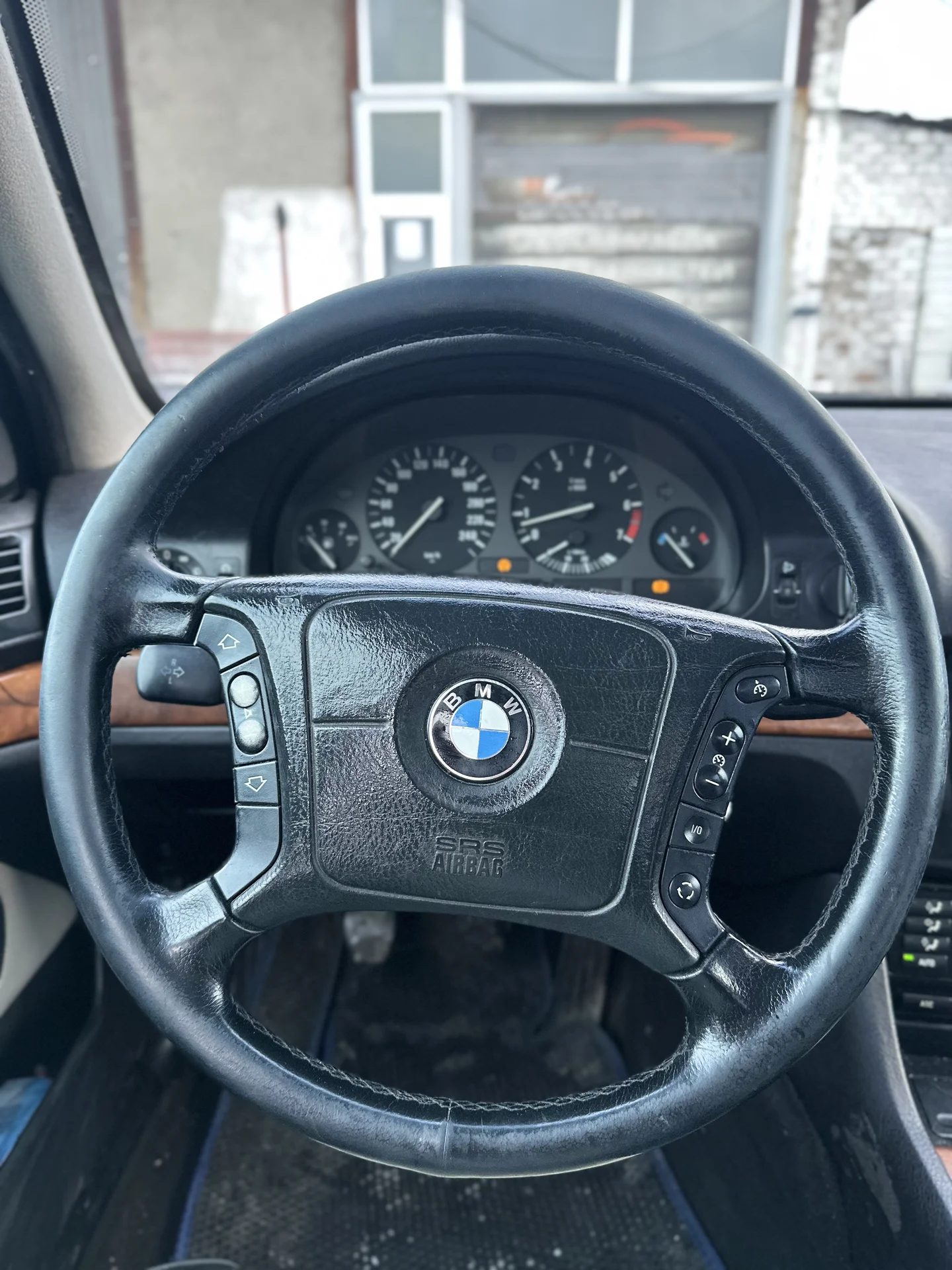 BMW E39 523i - миниатюра 7