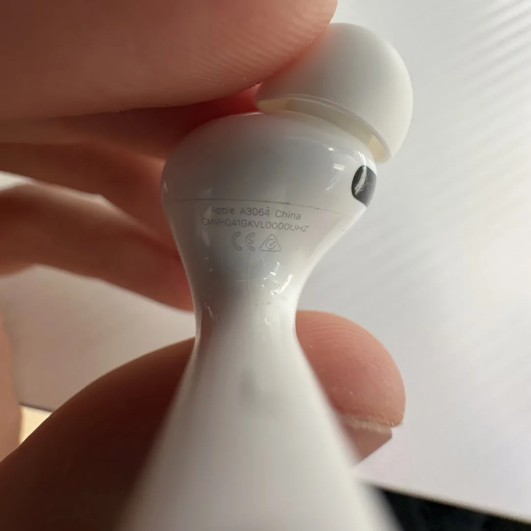 AirPods Pro 3 — A3063 + A3064, без кейса - миниатюра 3