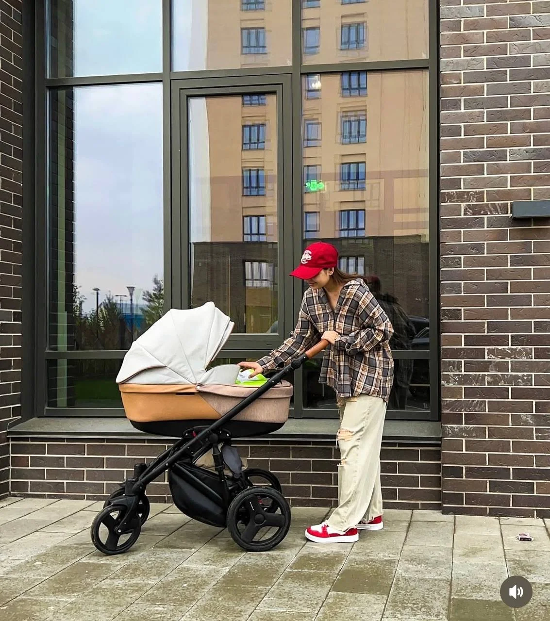 продам коляску 3 в 1 Bexa Ultra Серо-бежев
