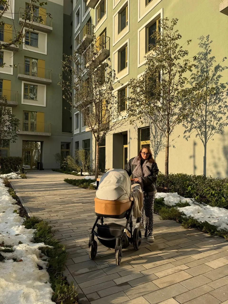 продам коляску 3 в 1 Bexa Ultra Серо-бежев - миниатюра 7