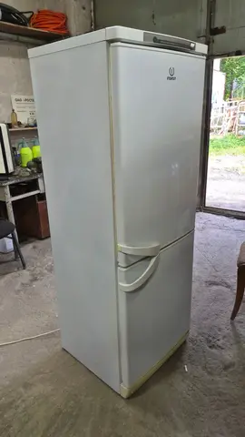 Холодильник indesit SB 200.027