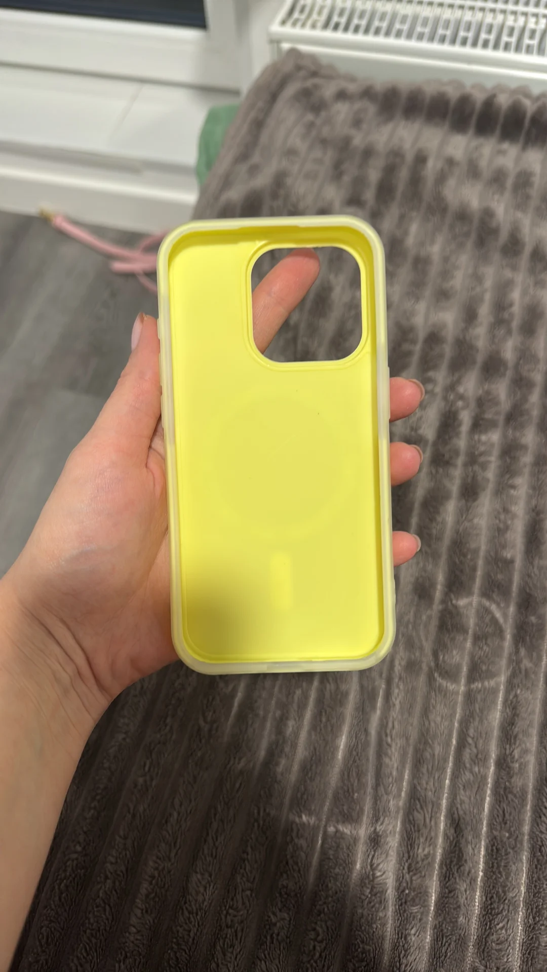 Чехол на iPhone 15 Pro Желтый - миниатюра 2