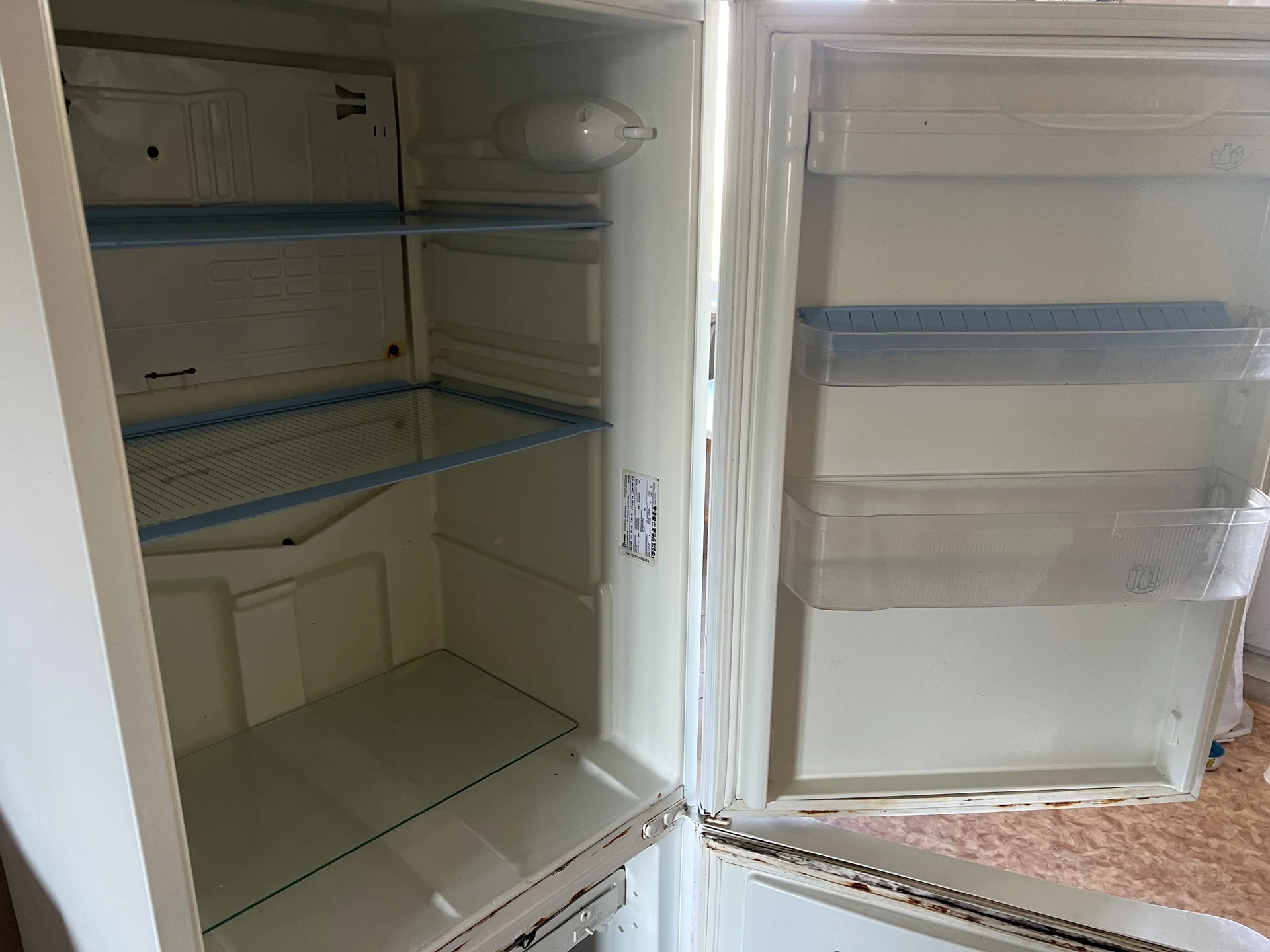 холодильник INDESIT РАБОЧИЙ - миниатюра 2