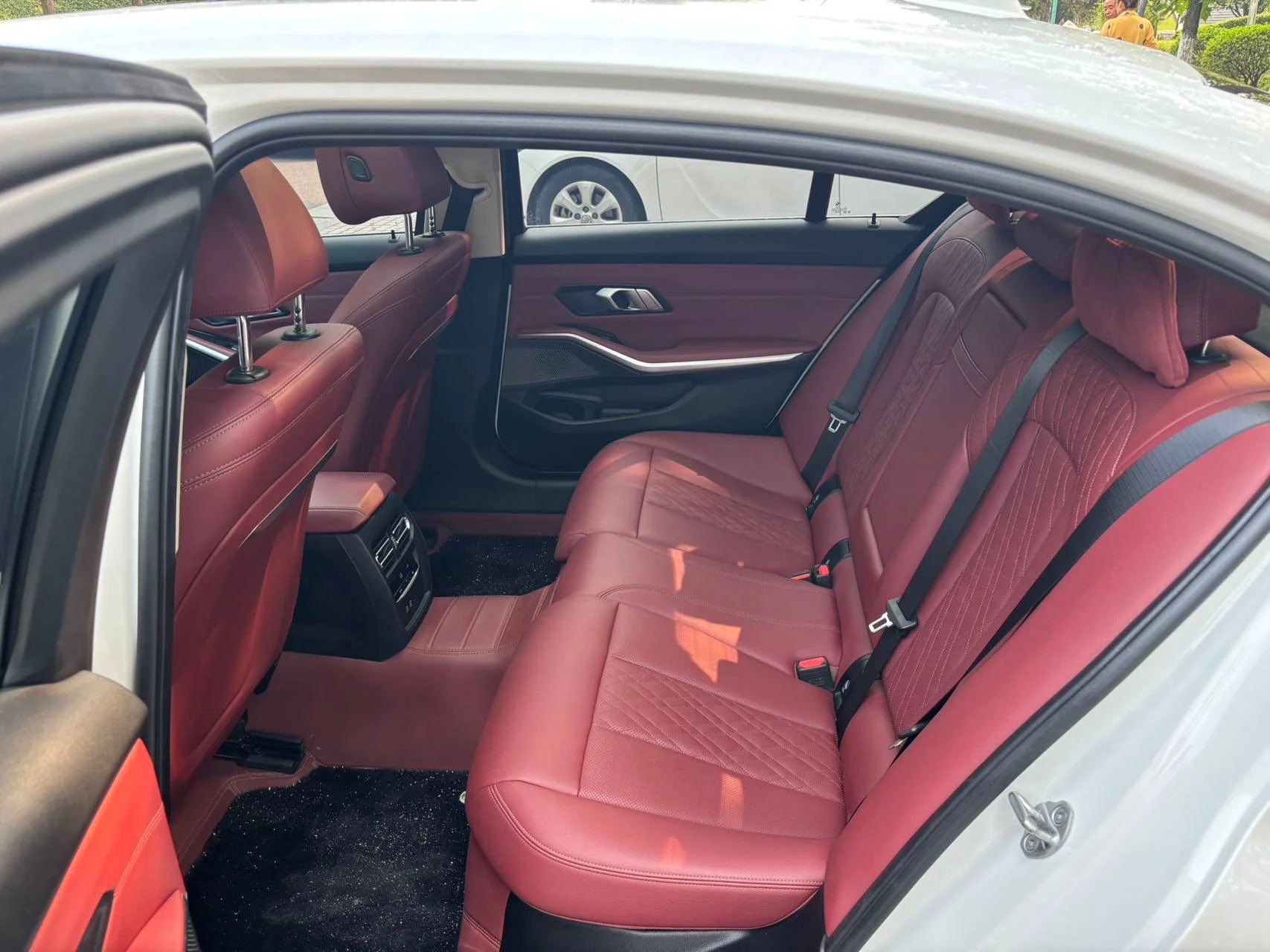 BMW 320Li M-sport - миниатюра 8